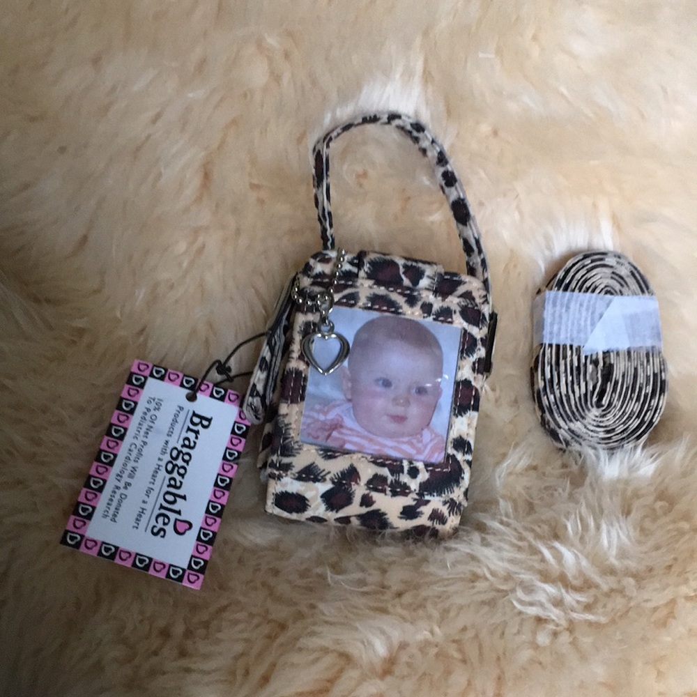 💖 4/$25 NWT Mini Crossbody  2 in 1 Case